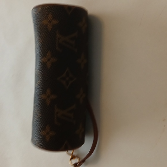 LOUIS VUITTON Pouch - Picture 5 of 7
